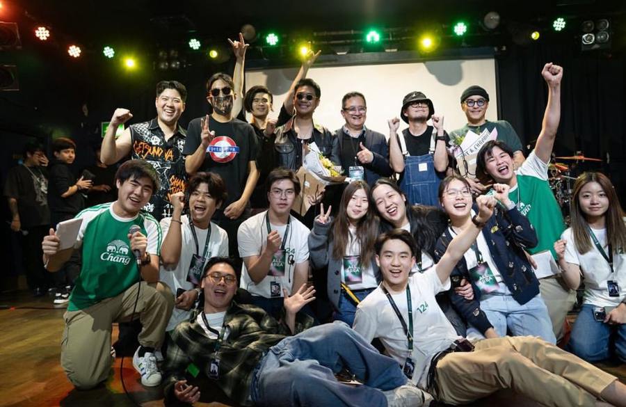 The Samaggi Fest crew and artists celebrating on stage